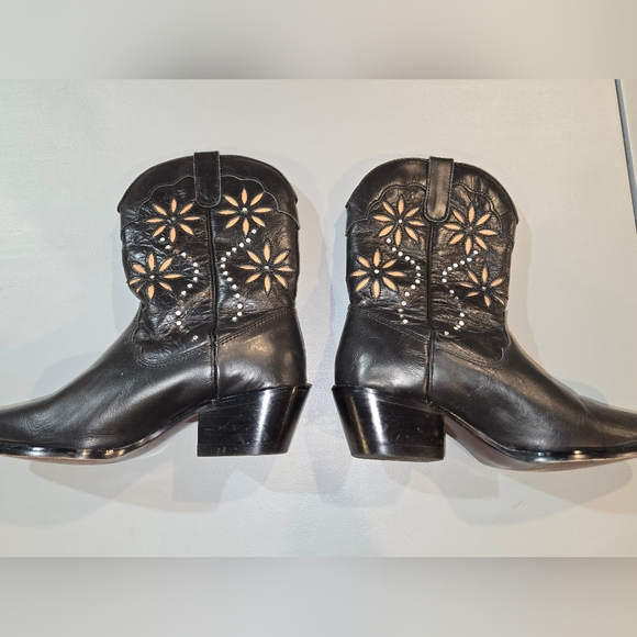Elegant Black Ankle Boots with Floral Cutouts (6c16) - Picture 6 of 9